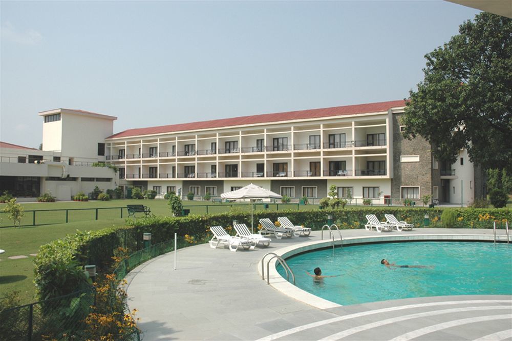Hotel Mountview Чандигарх Экстерьер фото