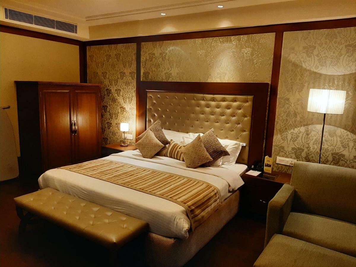 Hotel Mountview Чандигарх Экстерьер фото